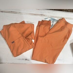 FIGS scrub set size medium